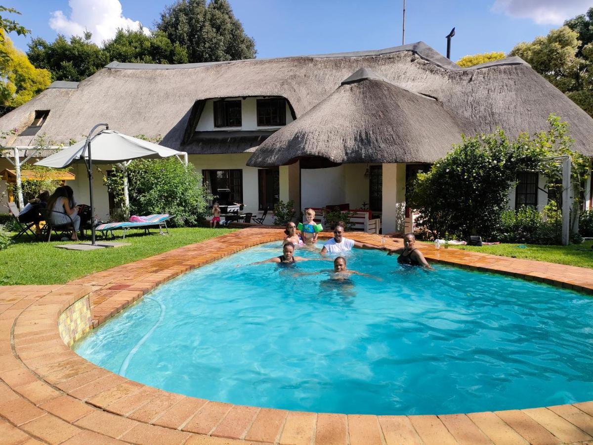 Libra Lodge Sandton Exterior foto